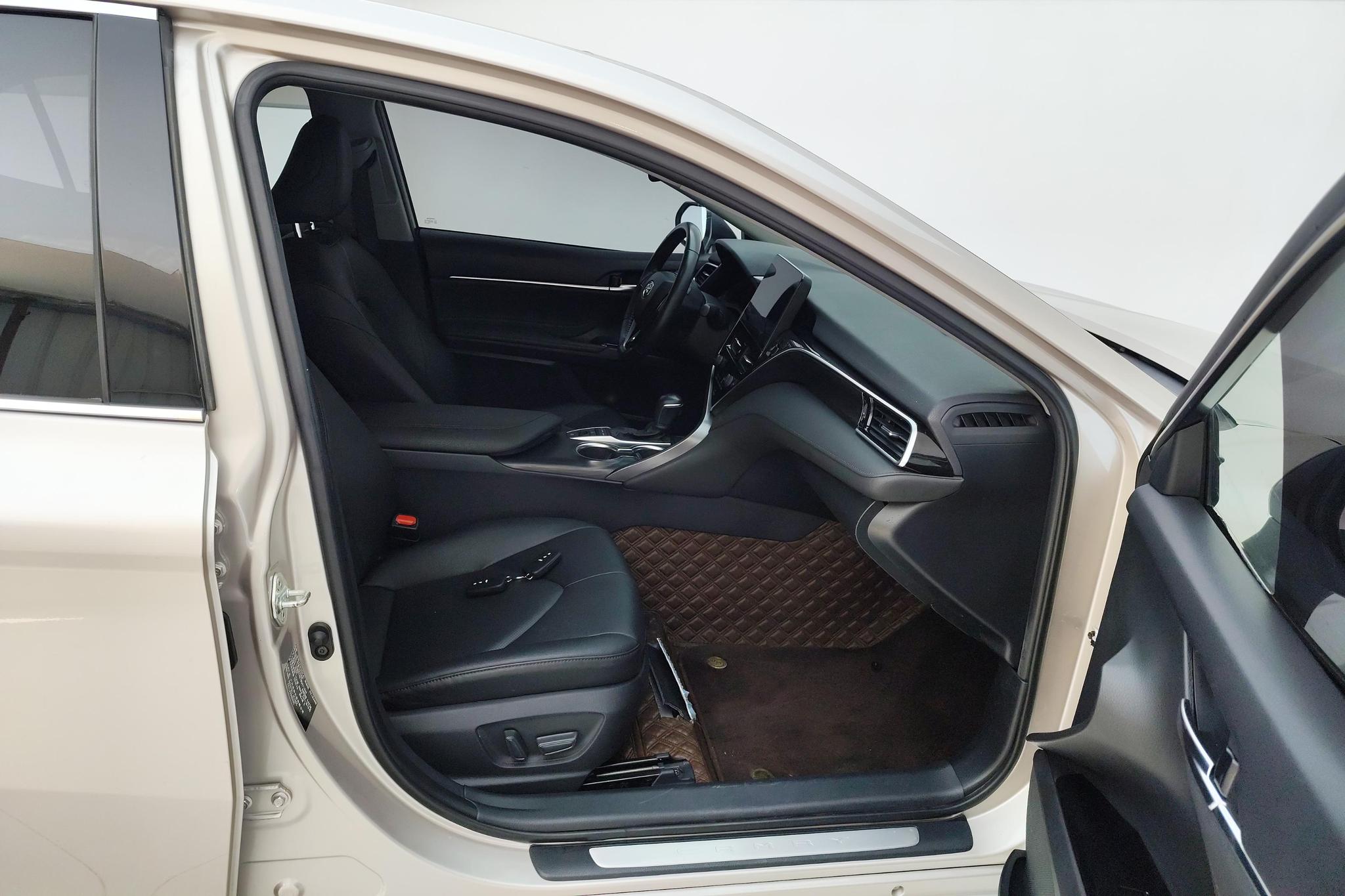 Toyota Camry 2021 2.5G Luxury
