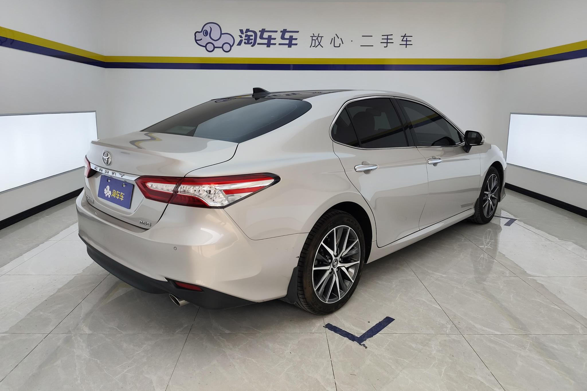 Toyota Camry 2021 2.5G Luxury