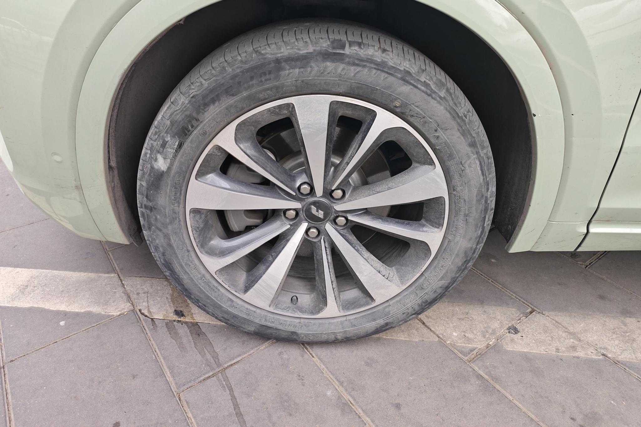 Li Auto ONE 2021 6 мест