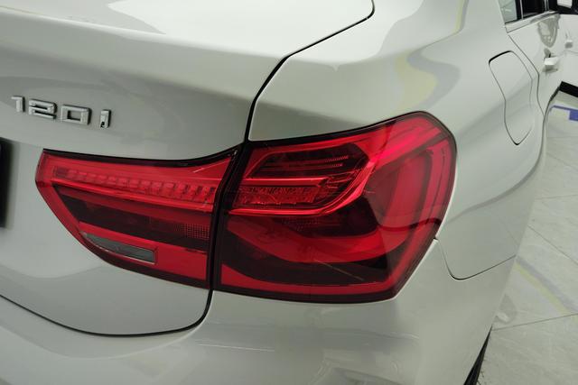 BMW 1 Series 2021 — фото 10