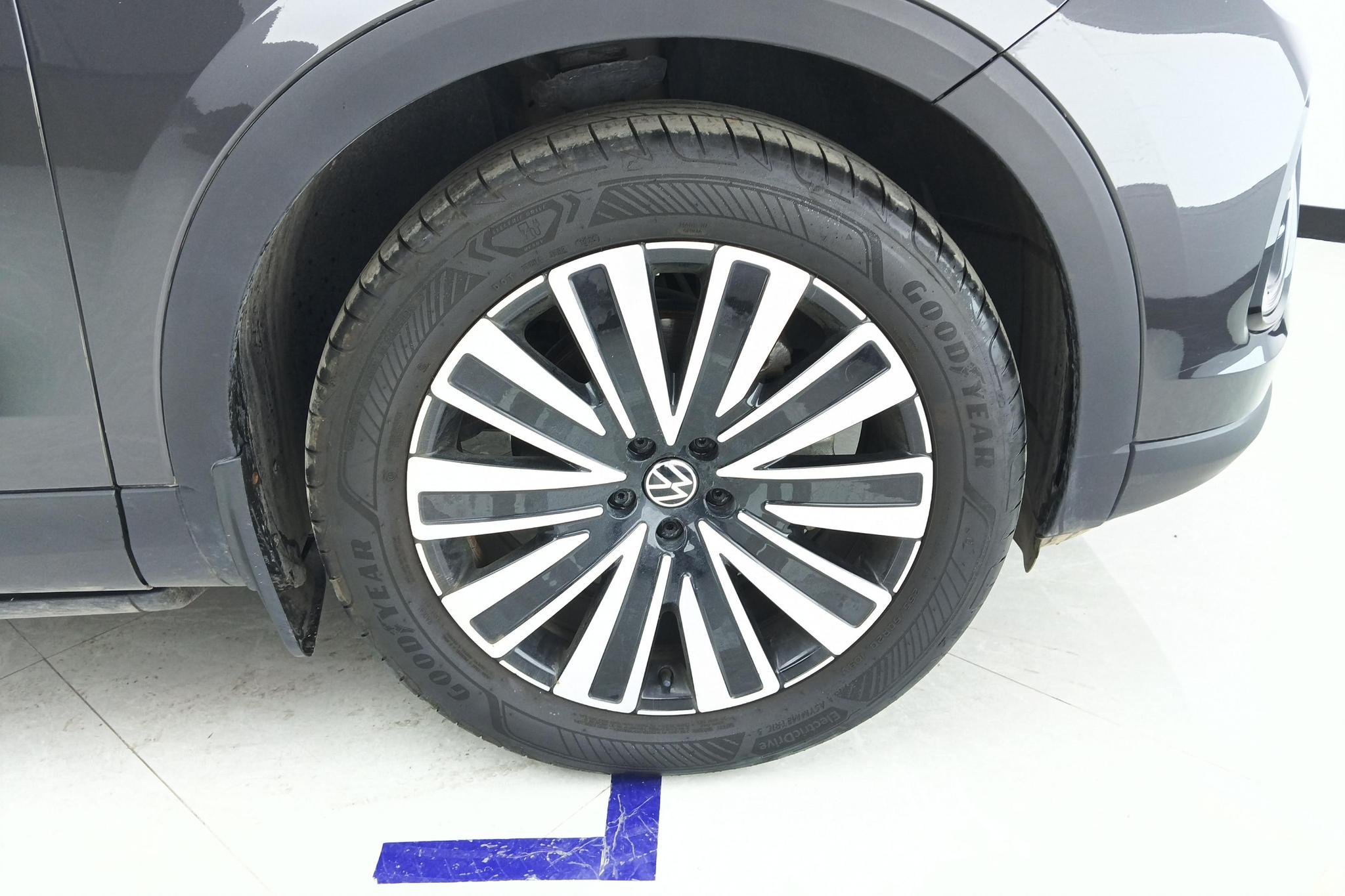 Volkswagen Tavendor 2023 330TSI Luxury