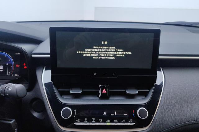 Toyota Frontlander 2023 2.0 L CVT — фото 12