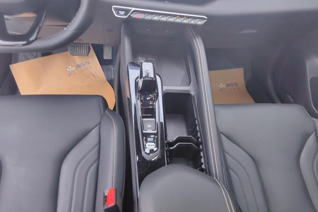 Geely Coolray 2025 L 1.5 TD DCT — фото 10