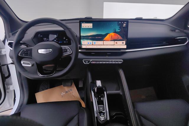 Geely Coolray 2025 L 1.5 TD DCT — фото 14