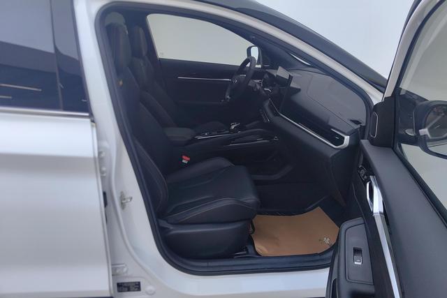 Geely Coolray 2025 L 1.5 TD DCT — фото 16