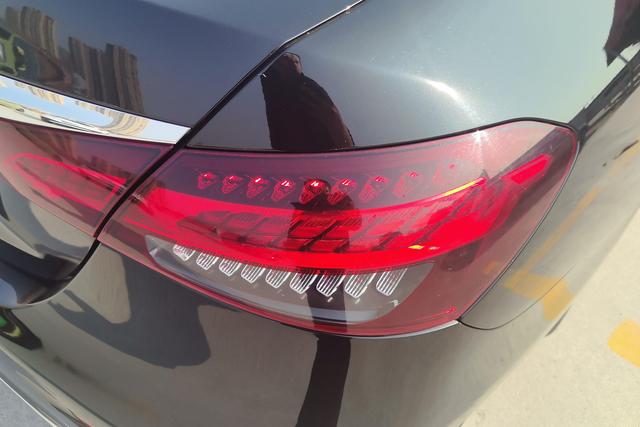 Mercedes-Benz E-Class 2022 E 300 L Luxury — фото 7