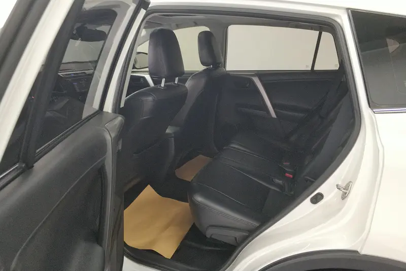 Toyota RAV4 — фото 13
