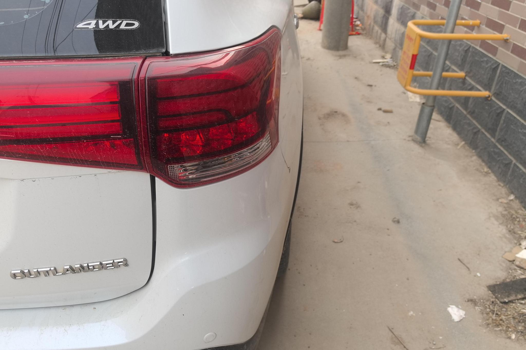 Mitsubishi Outlander 2018 2.4L Luxury 7 мест