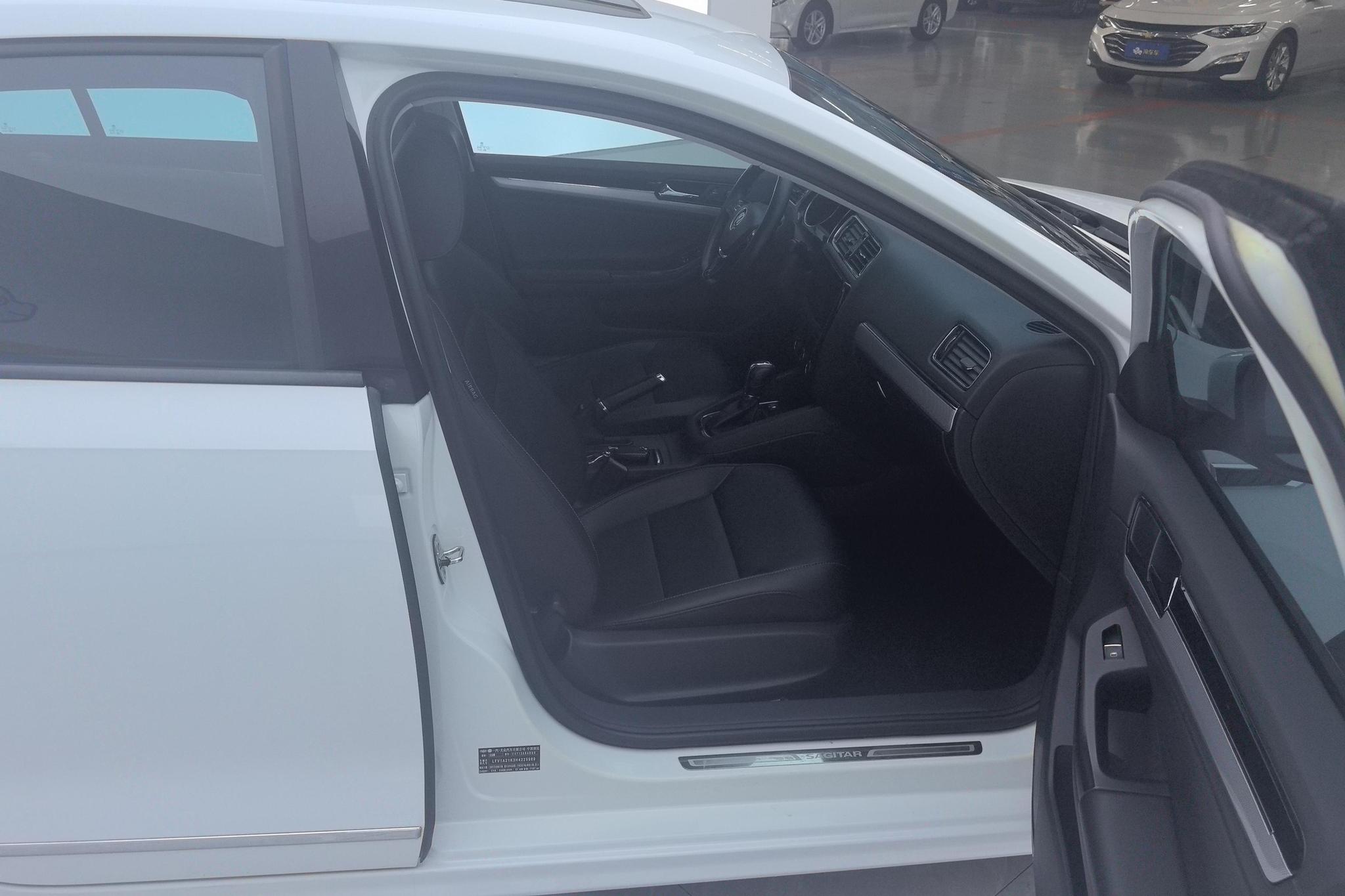 Volkswagen Sagitar 2017 180TSI AT Premium