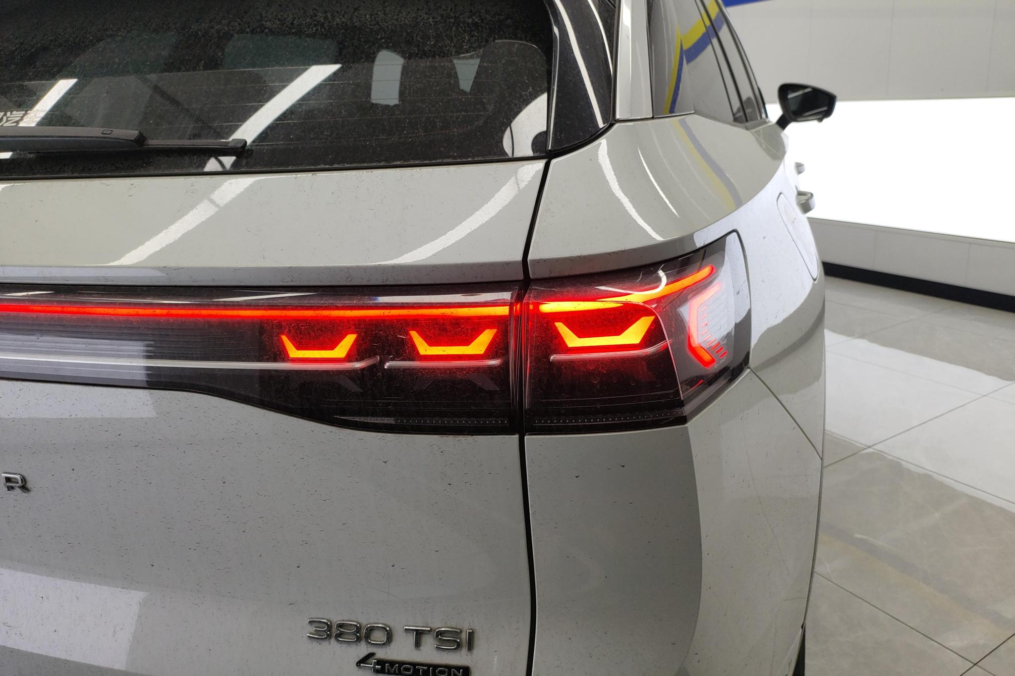 Volkswagen Tavendor 2023 380TSI R-Line