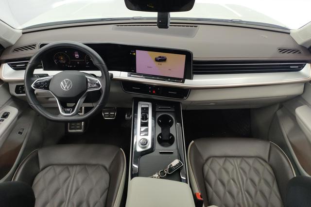 Volkswagen Tavendor 2023 380 TSI 4 WDR-Line — фото 13