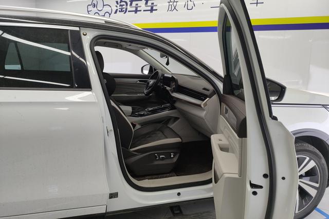Volkswagen Tavendor 2023 380 TSI 4 WDR-Line — фото 15