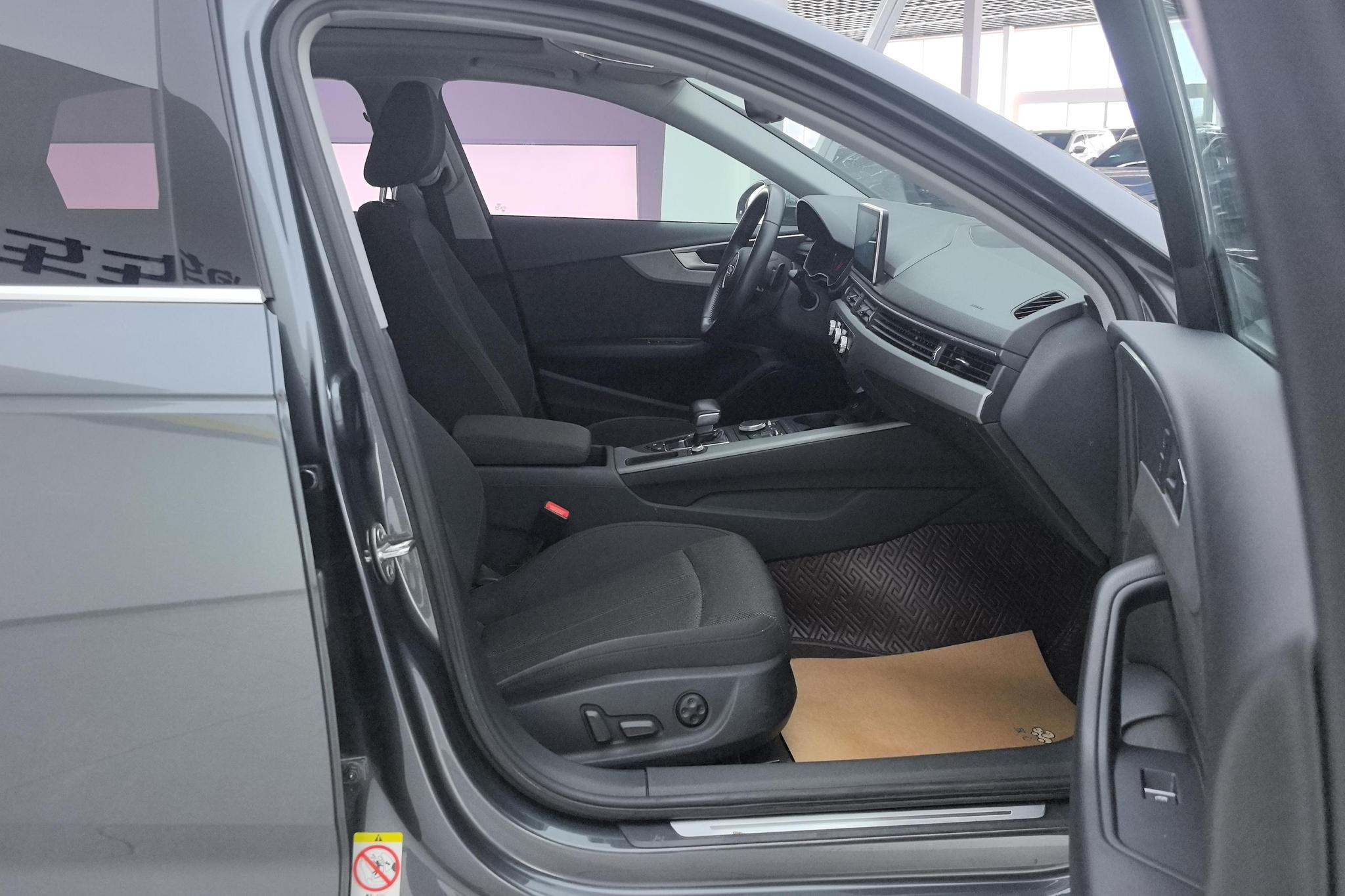 Audi A4L 2019 40 TFSI VI