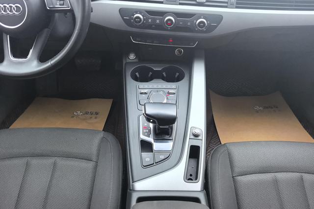 Audi A4L 2019 40 TFSI VI — фото 10