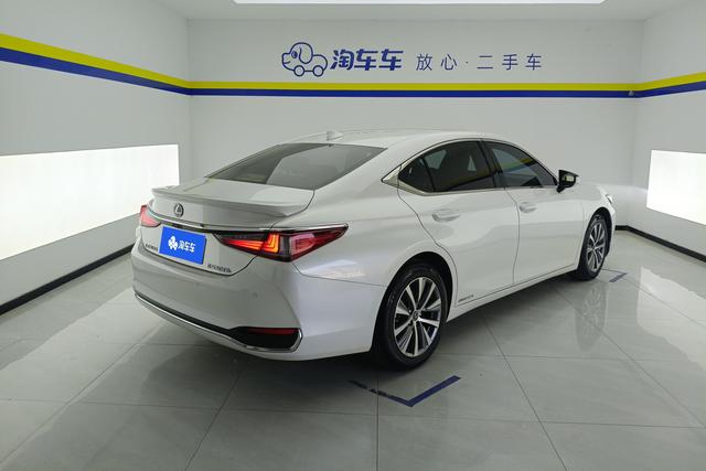 Lexus ES 2020 300h VI — фото 3