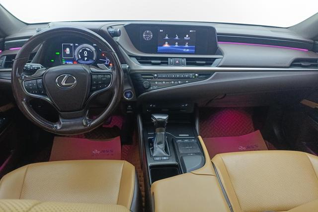 Lexus ES 2020 300h VI — фото 12