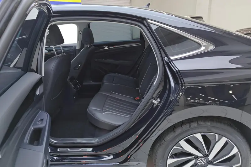 Volkswagen Passat 330 TSI Elite — фото 12