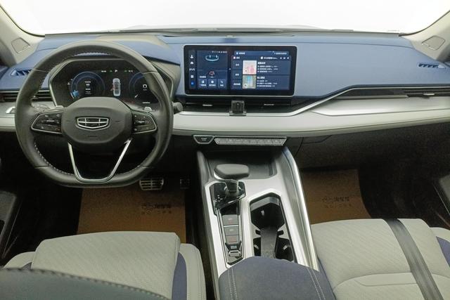 Geely Preface 2023 2.0 T Premium — фото 11