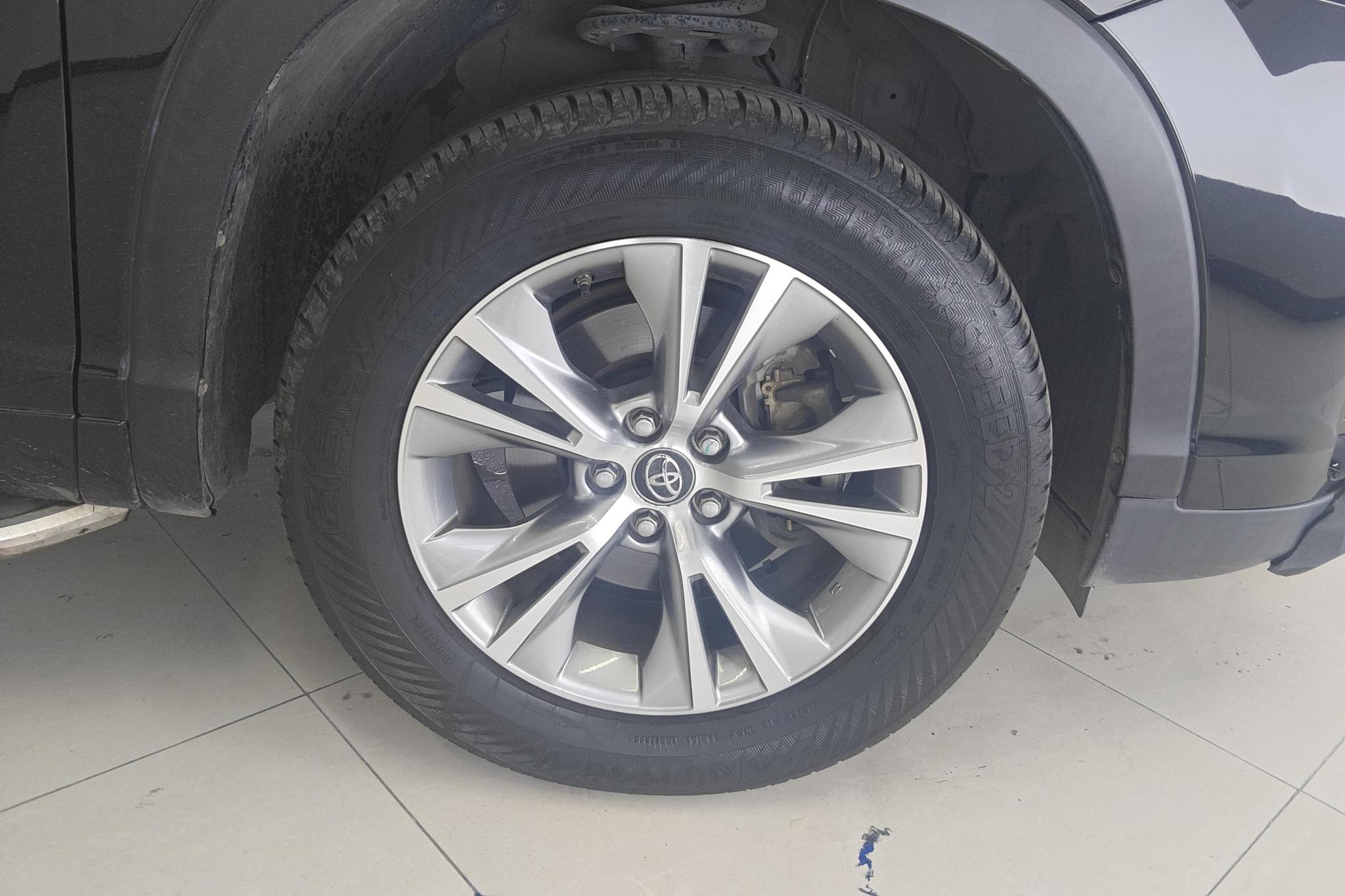 Toyota Highlander 2021 2.0T Elite 7 мест