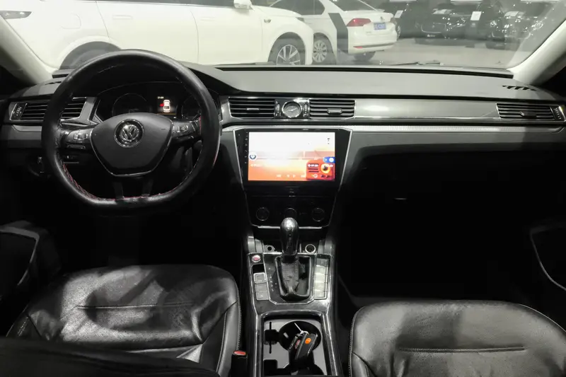 Volkswagen Passat — фото 9