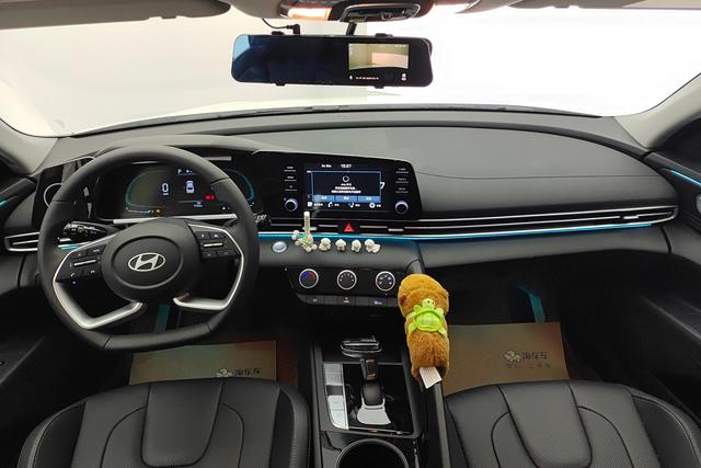 Hyundai Elantra 2023 1.5 L CVT GLX — фото 12