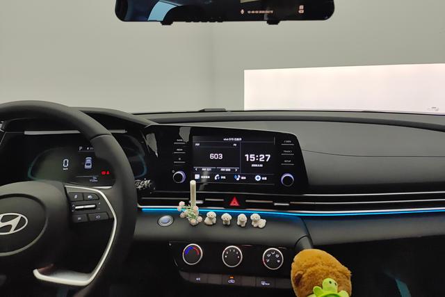 Hyundai Elantra 2023 1.5 L CVT GLX — фото 10