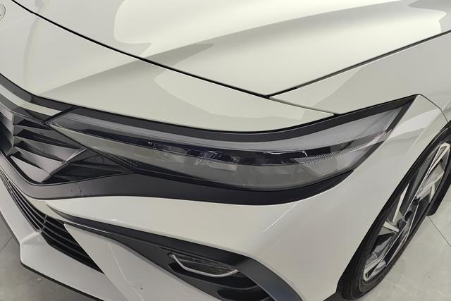 Hyundai Elantra 2023 1.5 L CVT GLX — фото 4