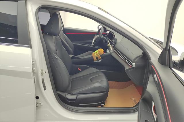 Hyundai Elantra 2023 1.5 L CVT GLX — фото 15
