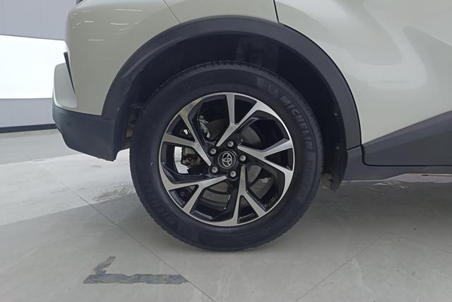 Toyota C-HR 2020 2.0 L — фото 11