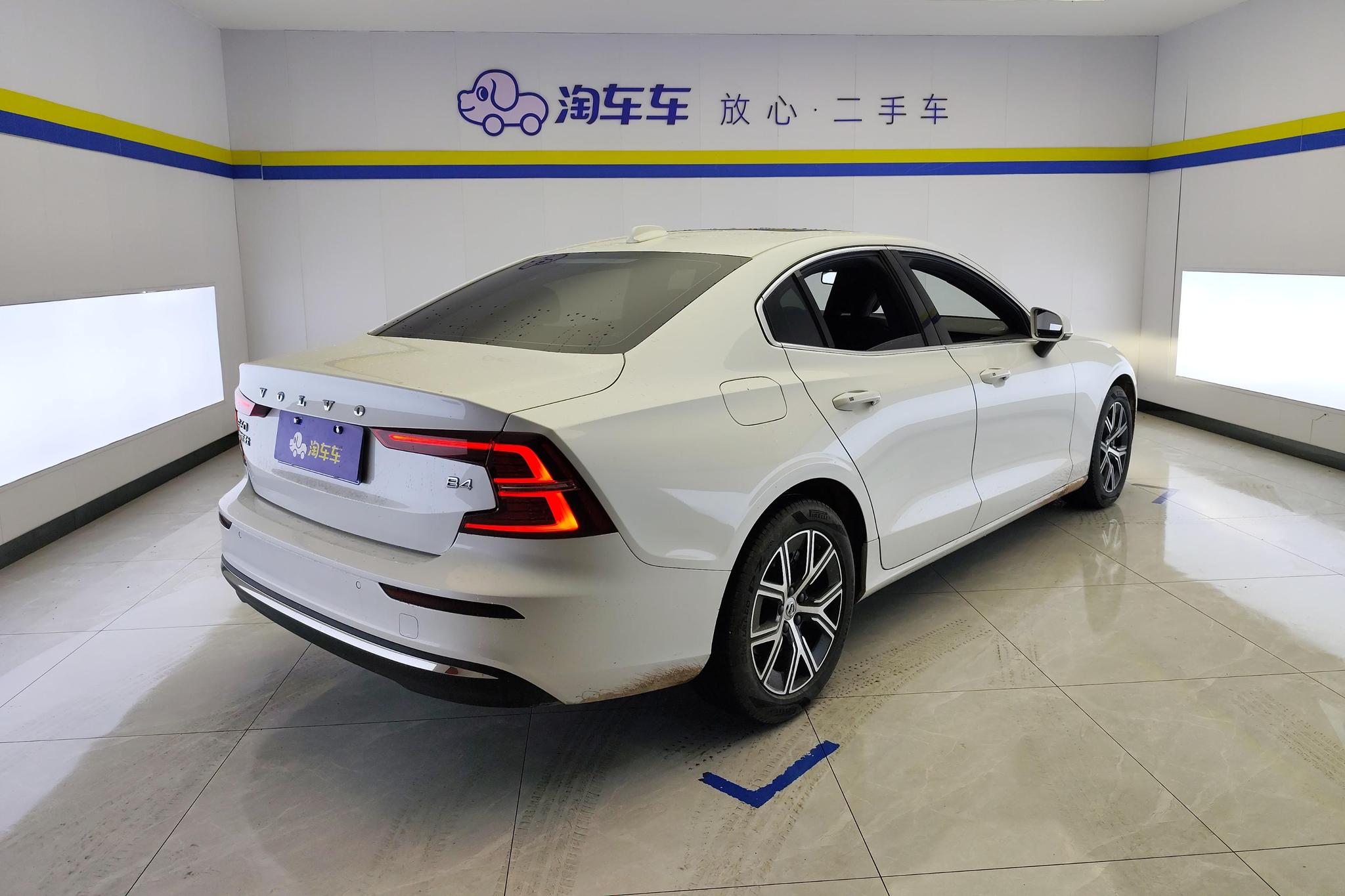 Volvo S60 2025 B4 Luxury