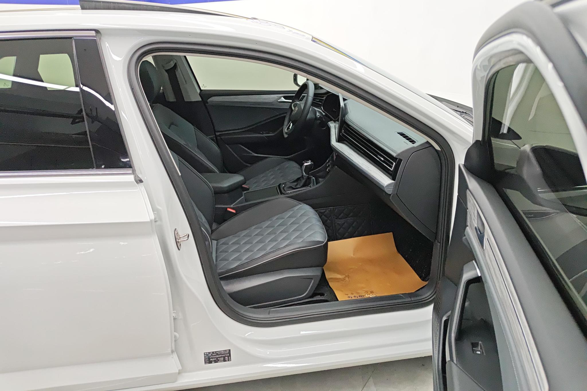 Volkswagen Sagitar 2023 300TSI DSG