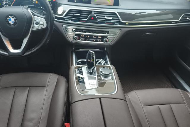 BMW 7-Series 2017 730 Li Leading — фото 10