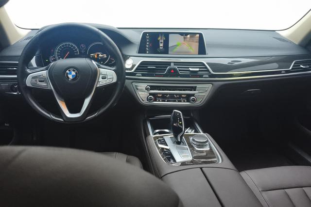 BMW 7-Series 2017 730 Li Leading — фото 12