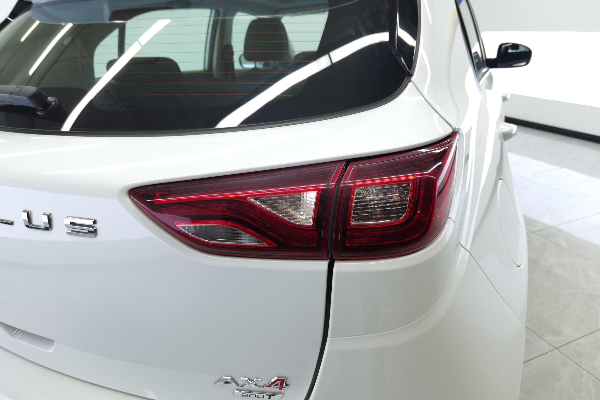 Dongfeng AX4 2020 200T DCT Luxury