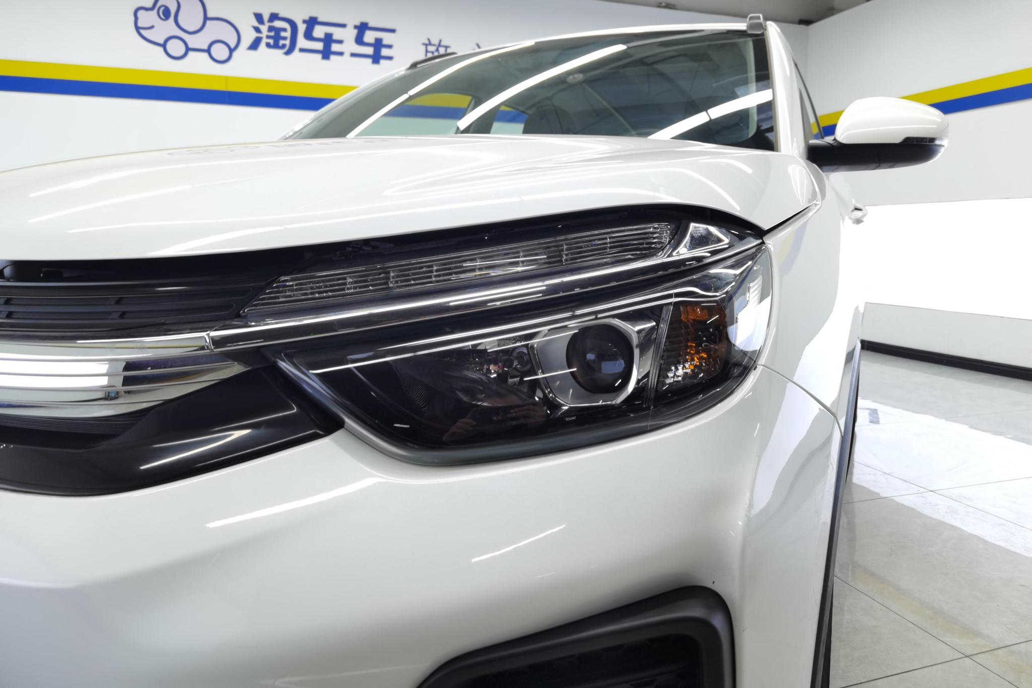 Dongfeng AX4 2020 200T DCT Luxury
