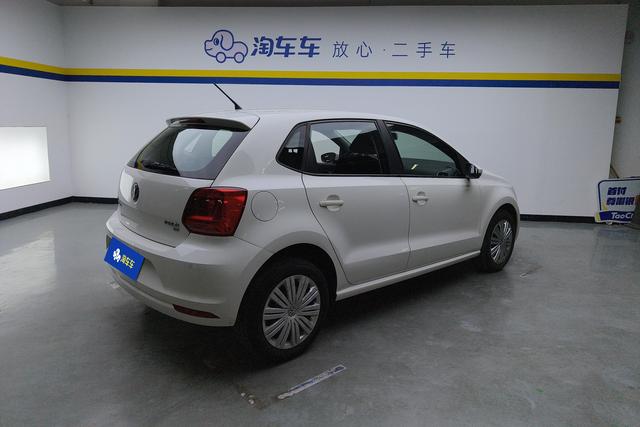 Volkswagen Polo 2016 1.6 L ATComfort — фото 3
