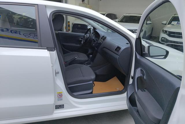 Volkswagen Polo 2016 1.6 L ATComfort — фото 15