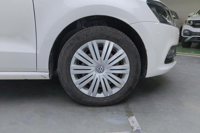 Volkswagen Polo 2016 1.6 L ATComfort — фото 8