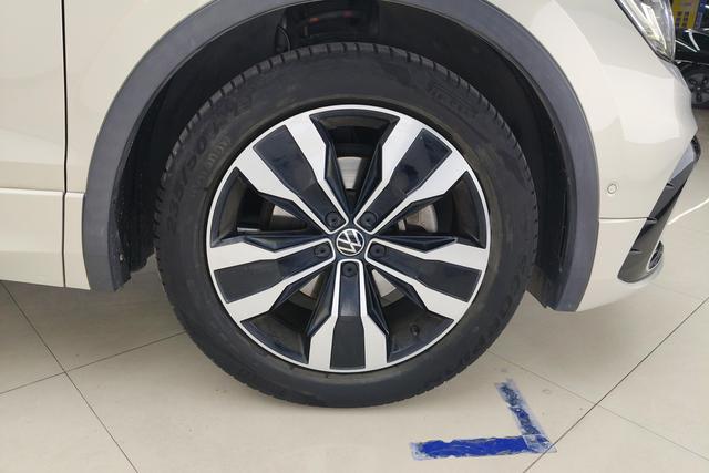 Volkswagen Tiguan L 2022 330 TSI AT 2 WDR-Line — фото 9