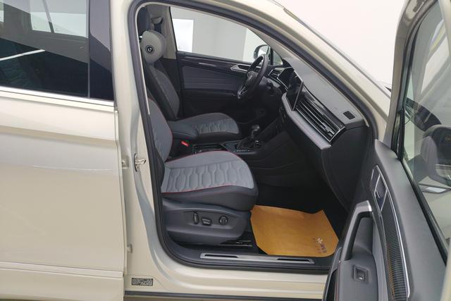 Volkswagen Tiguan L 2022 330 TSI AT 2 WDR-Line — фото 10