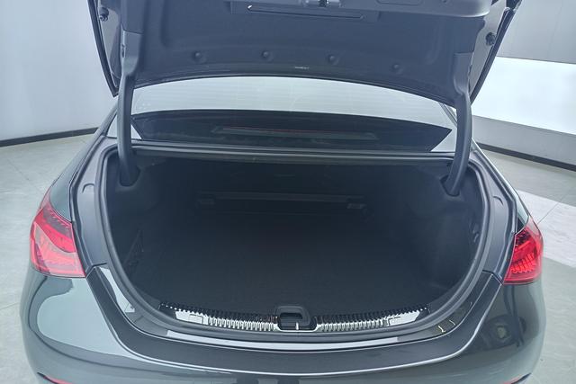 Mercedes-Benz C-Class 2023 C 260 L — фото 17