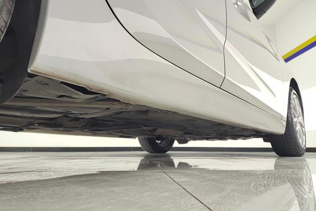 BMW 2-Series 2018 218i Leading — фото 7