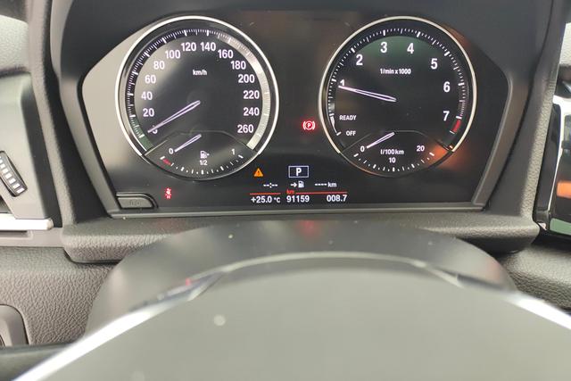 BMW 2-Series 2018 218i Leading — фото 12