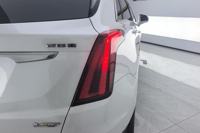 Cadillac XT5 2021 Белый из Китая