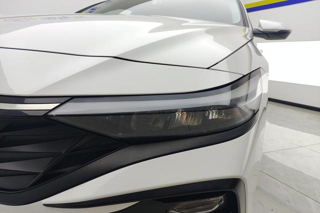 Hyundai Elantra 2023 1.5 L CVT GLX — фото 4