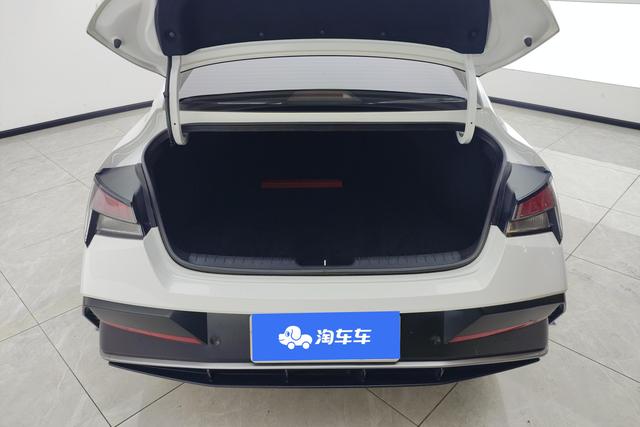 Hyundai Elantra 2023 1.5 L CVT GLX — фото 17