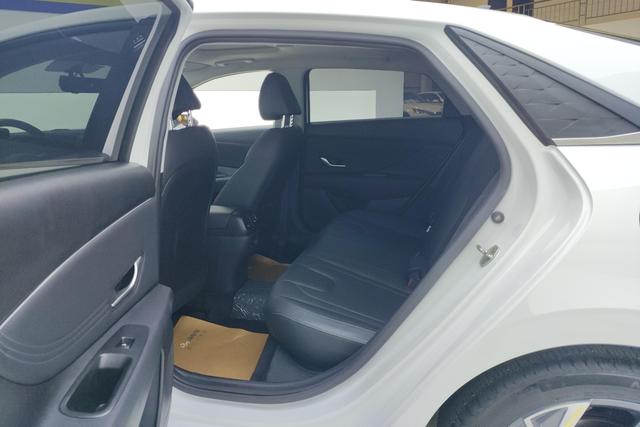 Hyundai Elantra 2023 1.5 L CVT GLX — фото 15