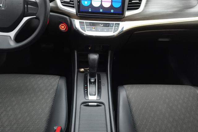 Honda Jade 2017 1.8 L AT 5 — фото 12