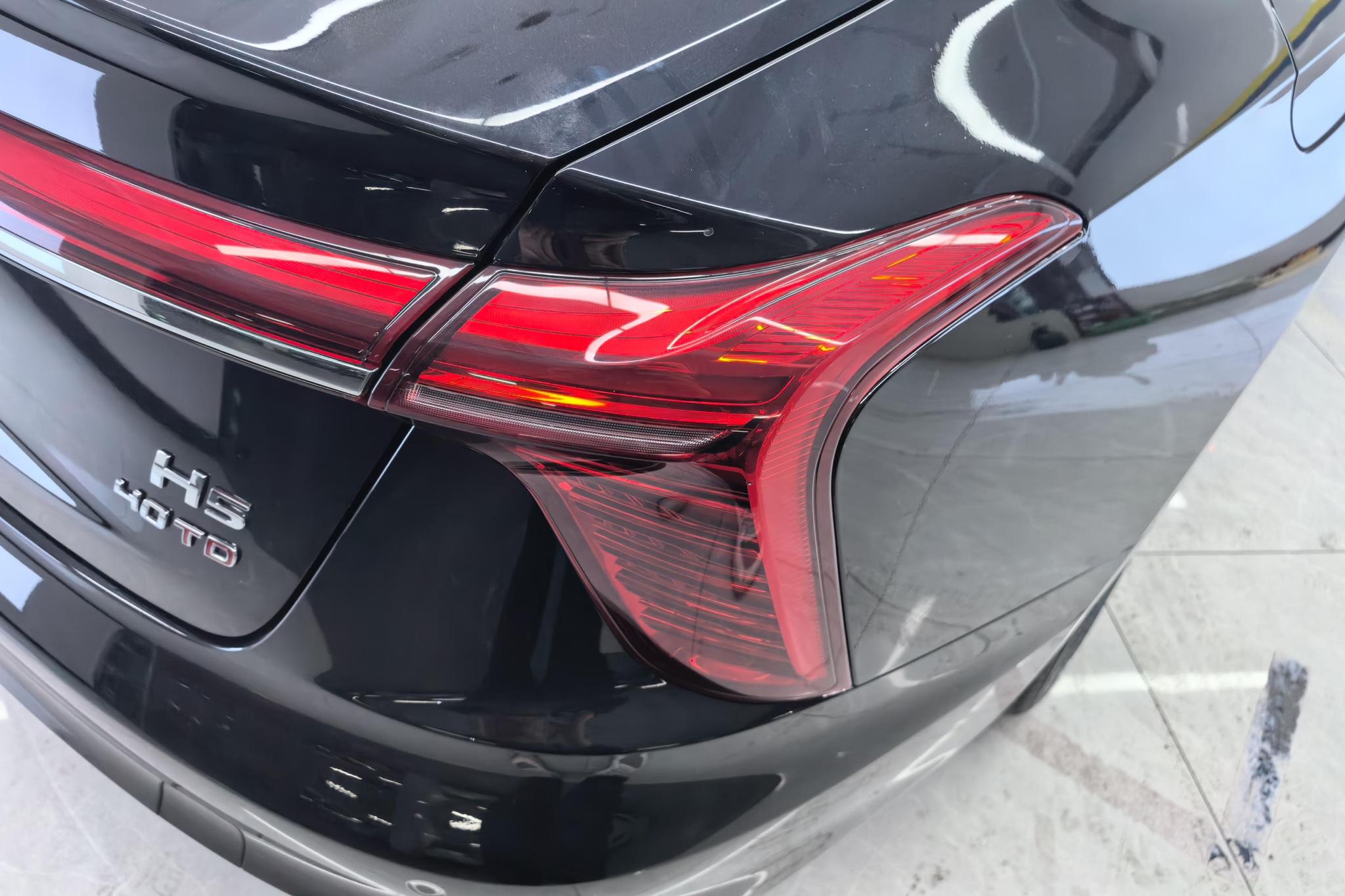 Hongqi H5 2024 2.0T AT