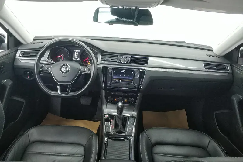 Volkswagen Passat — фото 8